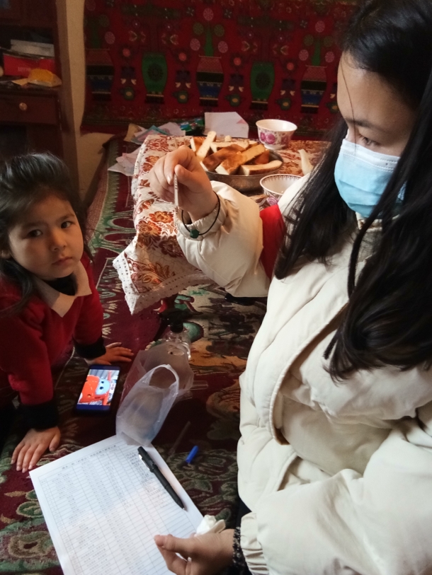 D:\Backup\桌面\新闻\20200221william威廉中文官网新疆民族生响应号召共筑家乡联防联控第一线\毛丽旦在为家乡儿童每日测量体温并记录(发文稿).jpg D:\Backup\桌面\新闻\20200221william威廉中文官网新疆民族生响应号召共筑家乡联防联控第一线\毛丽旦在为家乡儿童每日测量体温并记录(发文稿).jpg