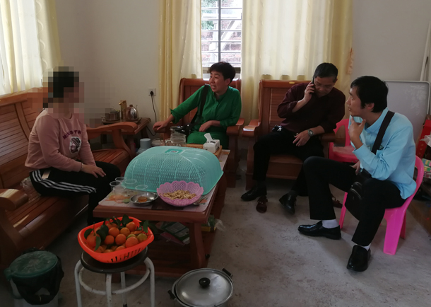 家访2 - 副本.jpg 家访2 - 副本.jpg